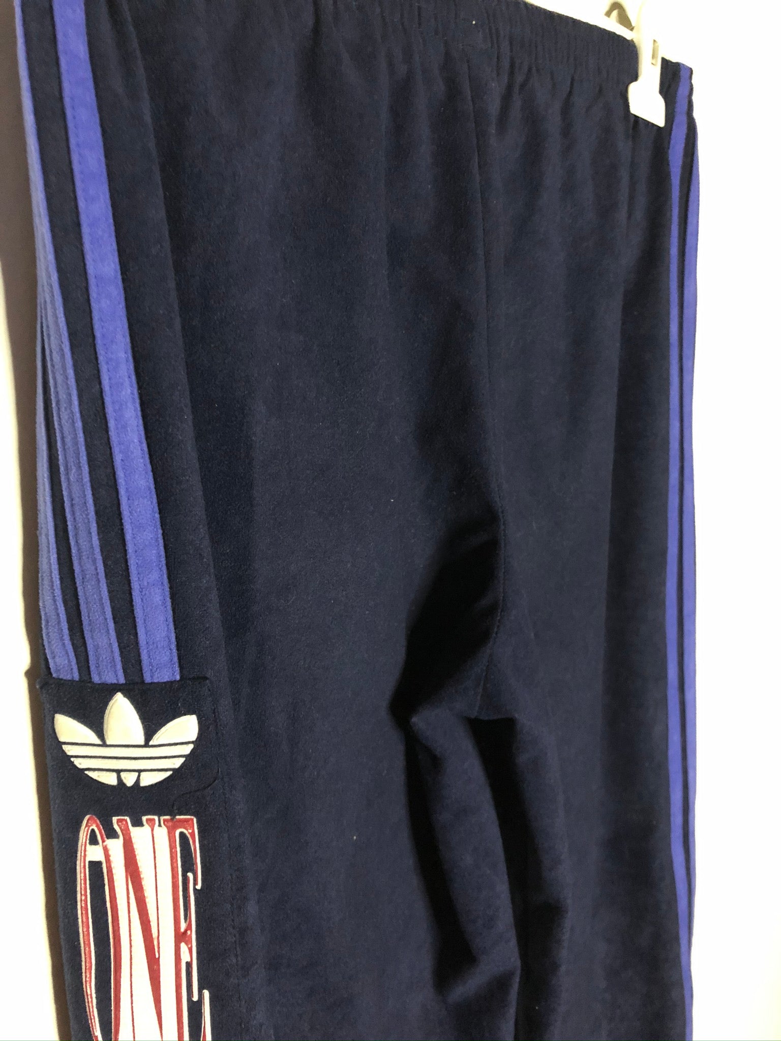 Vintage Adidas Velour Jogginghose (S-M)